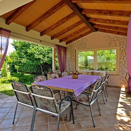 Celeste In Vila
